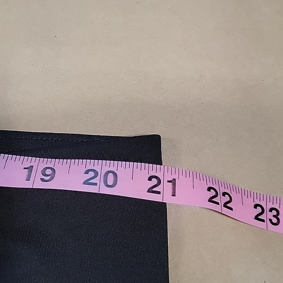 Tek Gear Size 3X High-Waisted Capri Leggings in Black Tropical, Like New Cond. - Picture 8 of 15
